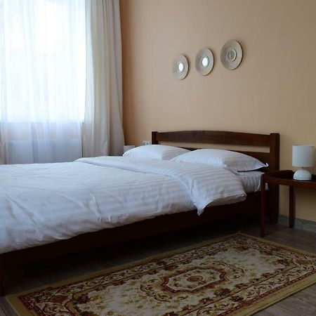 Central Comfortable One-Bedroom Apartment Chisinau Bagian luar foto